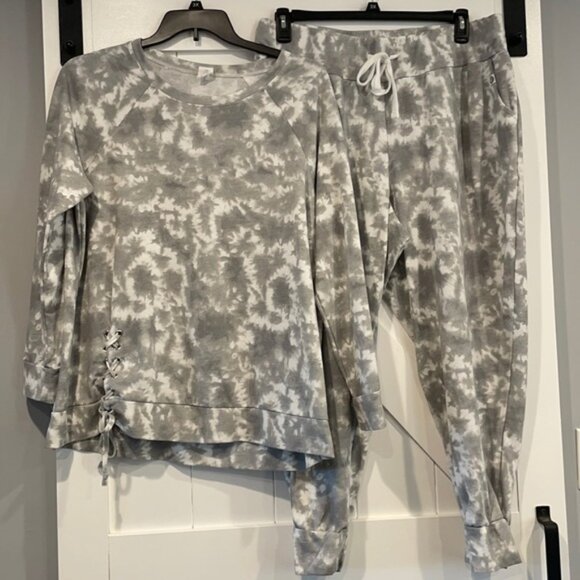 NWOT (worn once) Livi Active jogger set size 14-16 - Picture 1 of 5